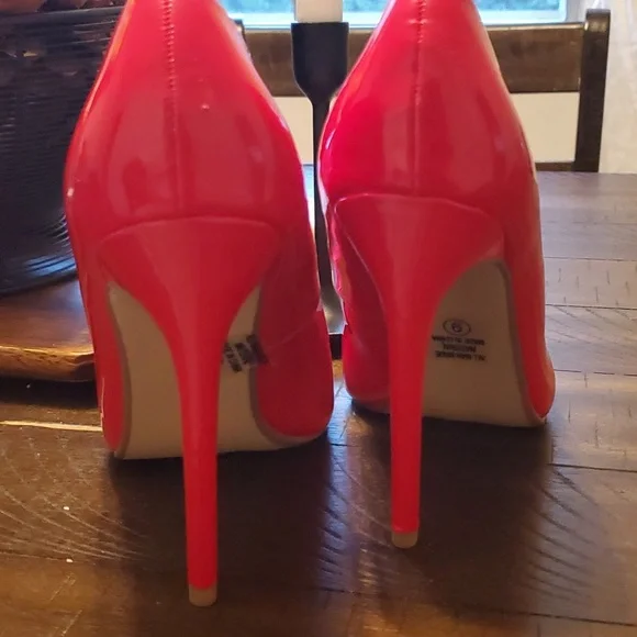 Red Faux Patent Leather Heels - Picture 4 of 9
